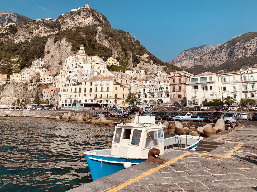 Hafen in Amalfi Stadt